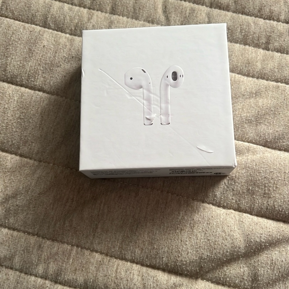 AirPod 2nd gen never used a little bit of box damage